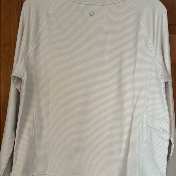 Avalanche Outdoor Supply Top - Picture 4 of 10